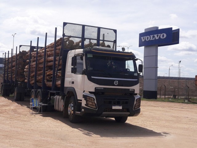 Volvo FMX 460 6x2T: No se detiene