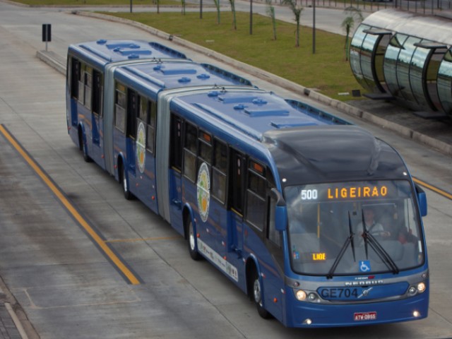 Volvo Buses entrega 80 biarticulados para el sistema de transporte BRT de Ecuador