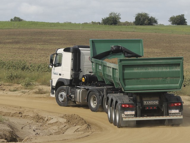 Volvo_Modelo_FM_380_6x2T_3