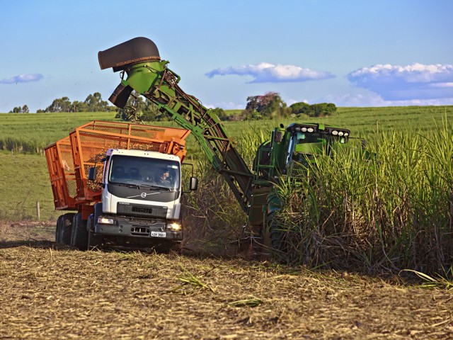 Volvo_VM_Cana_deazucar_brasil_1