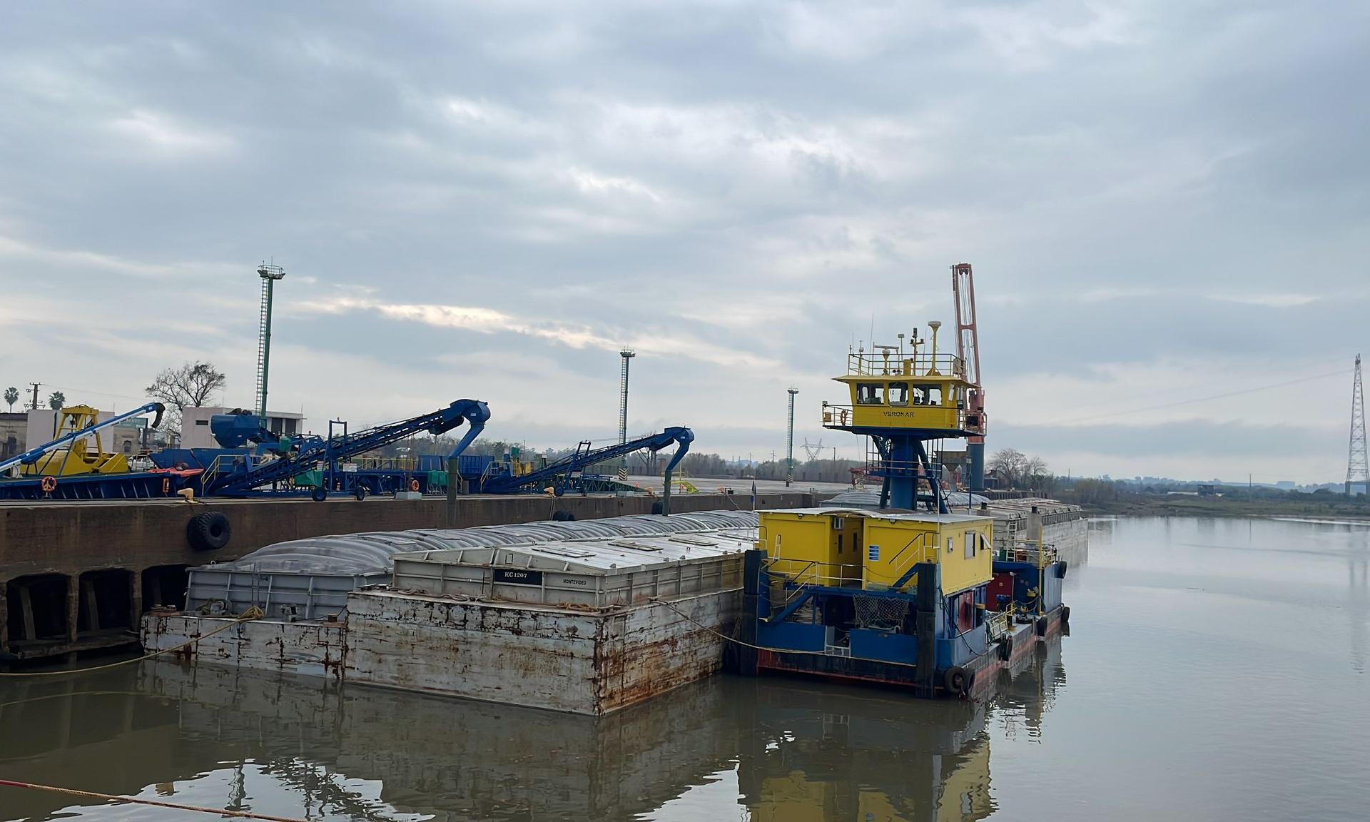 Carga de 7500 t de soja en el puerto de Paysandú