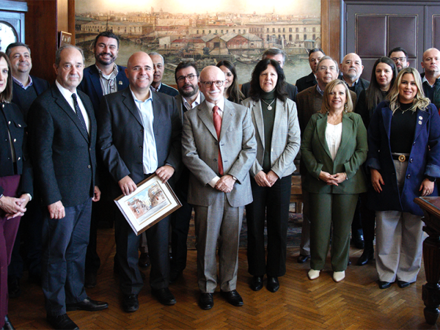 Visita oficial de delegación del gobierno brasileño al puerto de Montevideo