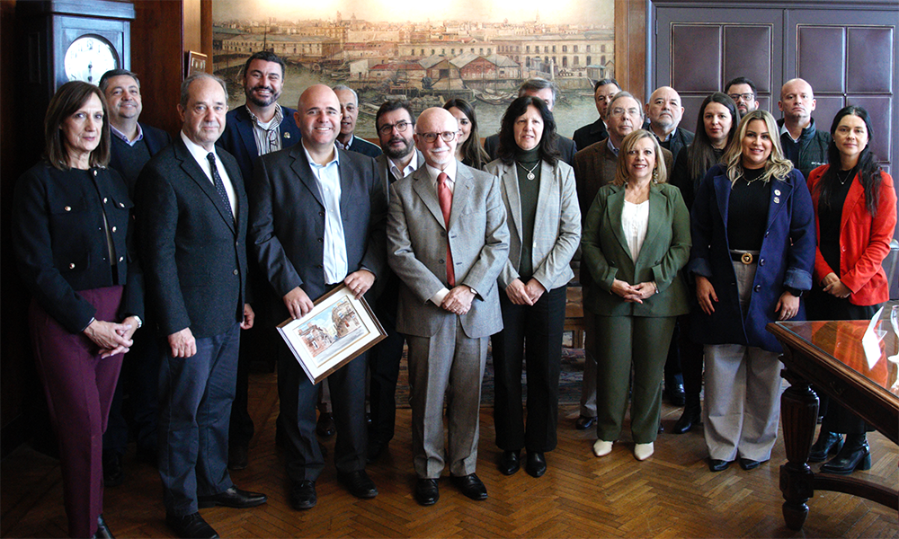 Visita oficial de delegación del gobierno brasileño al puerto de Montevideo