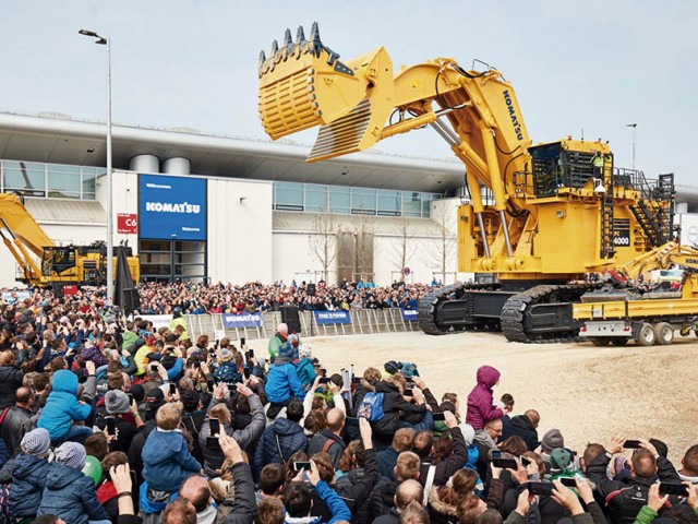 bauma-2019-Komatsu-excavator