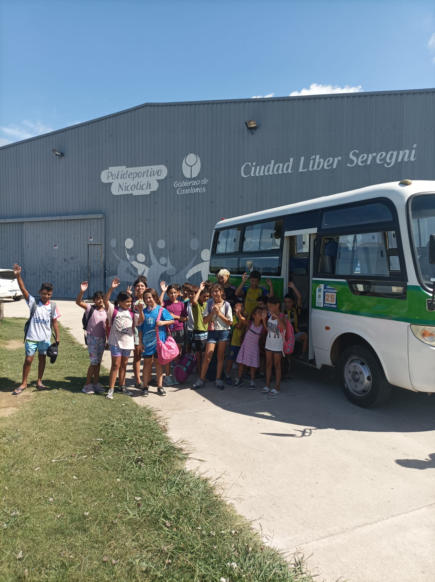 Car One brindó transporte para actividad solidaria de Polideportivo de Colonia Nicolich