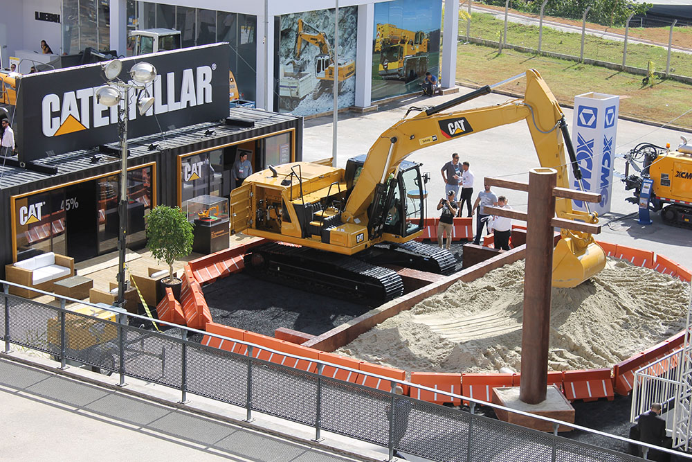 CAT amplía su nueva generación de excavadoras