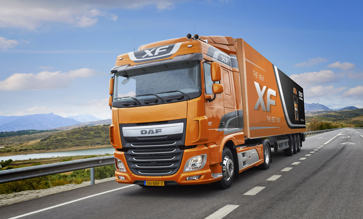 DAF presenta sus nuevos camiones Euro 6 CF y XF de cuatro ejes