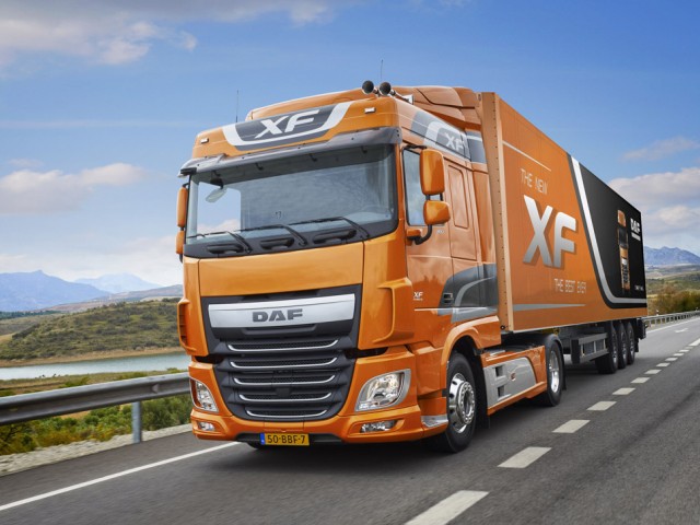 DAF presenta sus nuevos camiones Euro 6 CF y XF de cuatro ejes