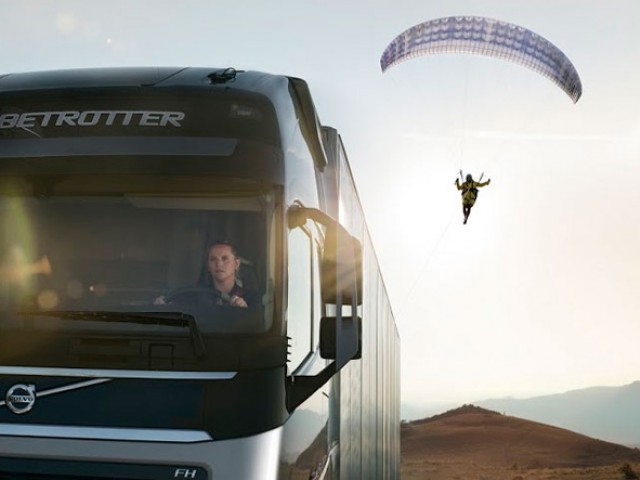 Volvo Trucks develará próximamente su espectacular prueba "El Pasajero con alas", protagonizada por un camión y un parapentista