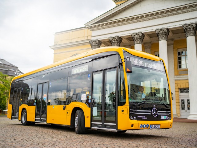 Mercado alemán de autobuses eléctricos: +57 % en 2021. 555 matriculaciones, Mercedes es el mejor vendedor