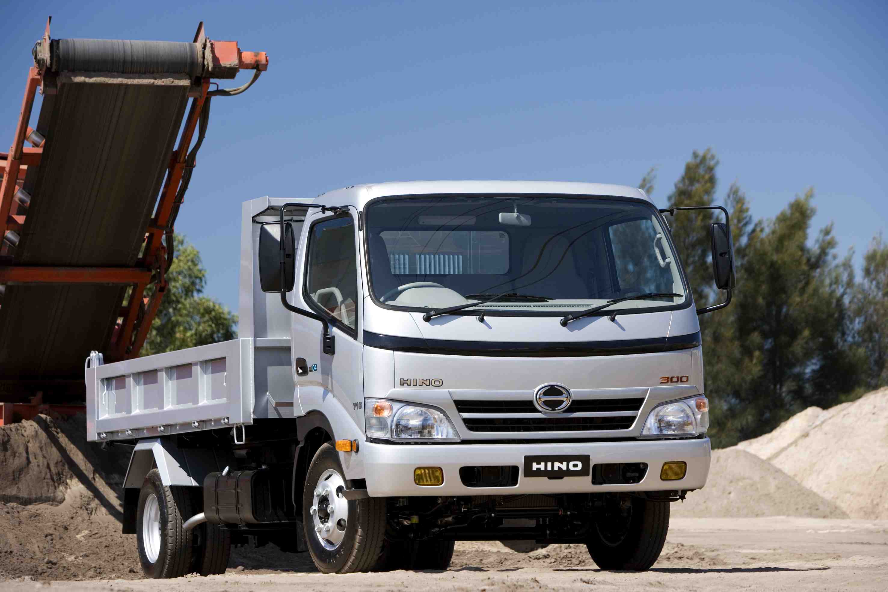 Hino presento su línea de camiones livianos en Argentina