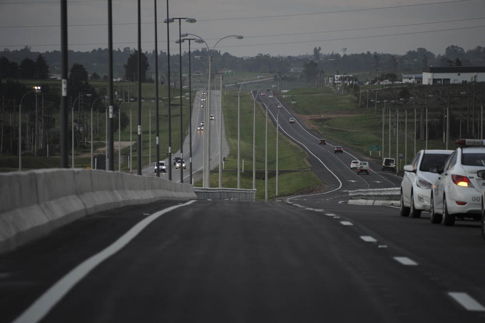 Rossi inauguró intercambiador en la intersección de rutas 5 y 48, que insumió 11 millones de dólares