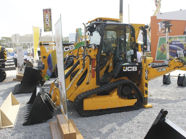 jcb3_MT_Expo2015