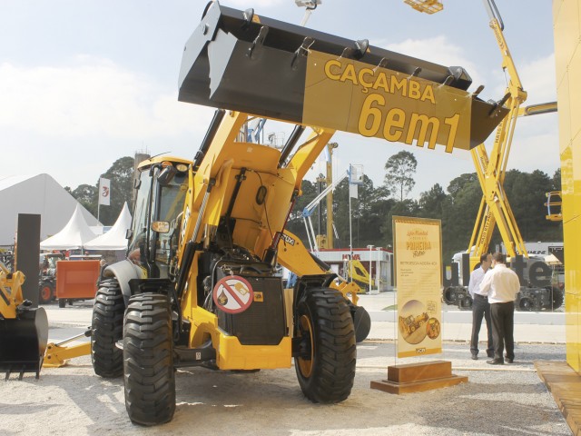 jcb4_MT_Expo2015