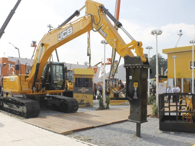 jcb5_MT_Expo2015