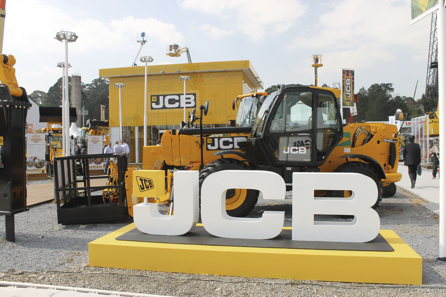 M&T EXPO 2015: JCB tuvo fuerte presencia con 11 equipos