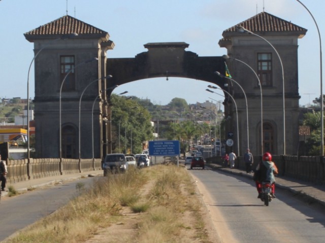 Vialidad comenzó obras de limpieza en puente Mauá