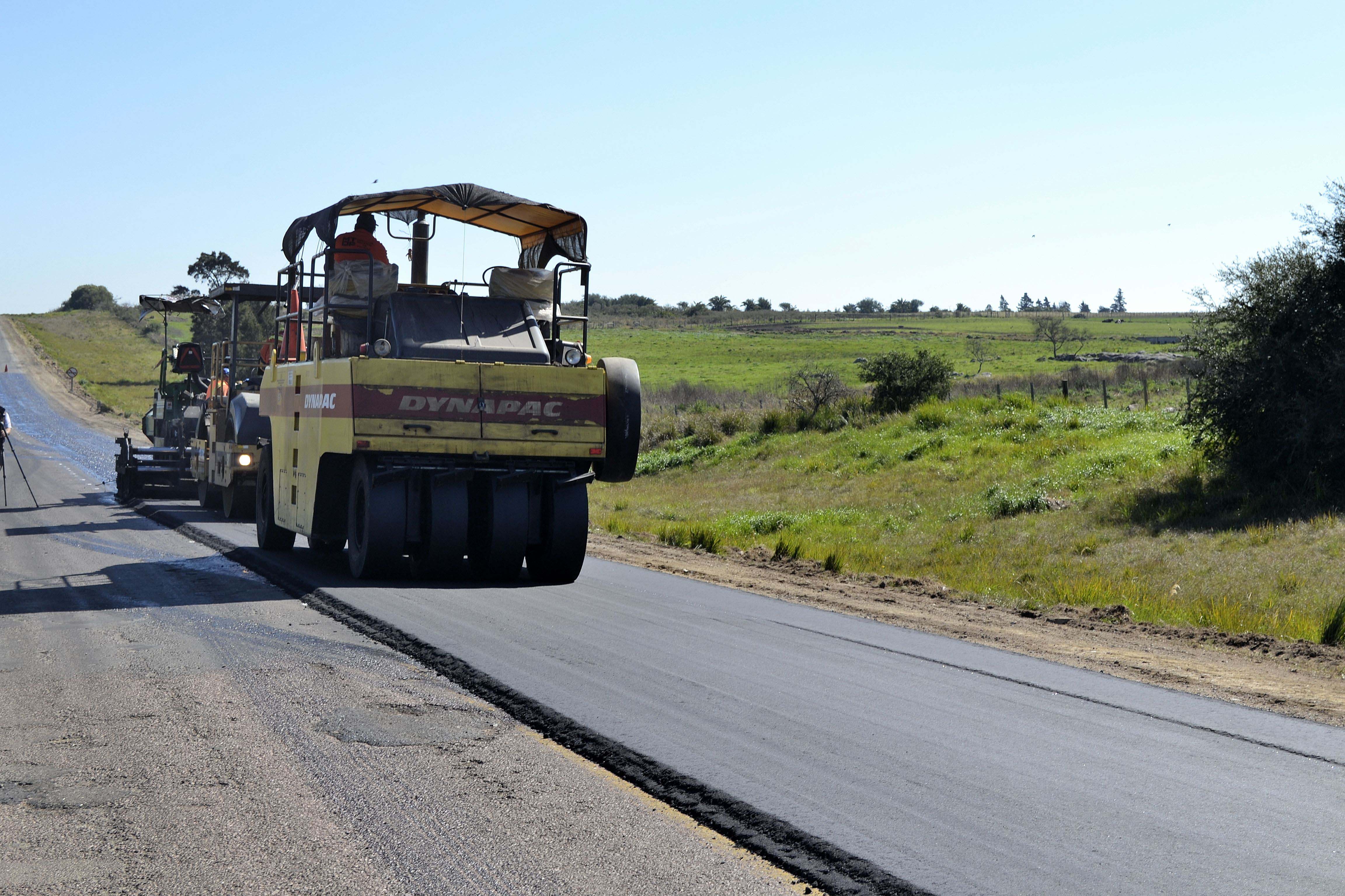 Gobierno invierte 60 millones de dólares en rehabilitación de las rutas 12, 54 y 55