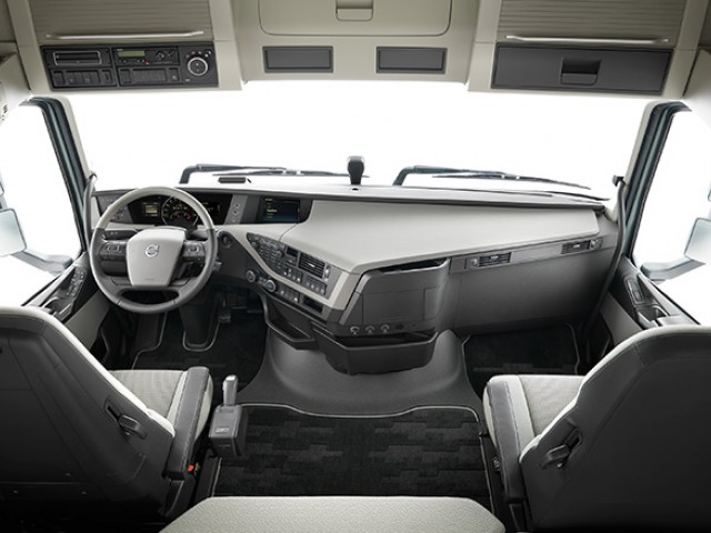 new-volvo-fh-interior