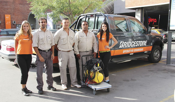 Bridgestone realizó chequeos de seguridad en Montevideo Shopping