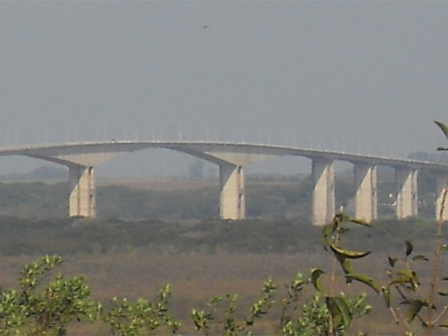 Comisión Administradora Río Uruguay instaló nuevo sistema lumínico en puente San Martín