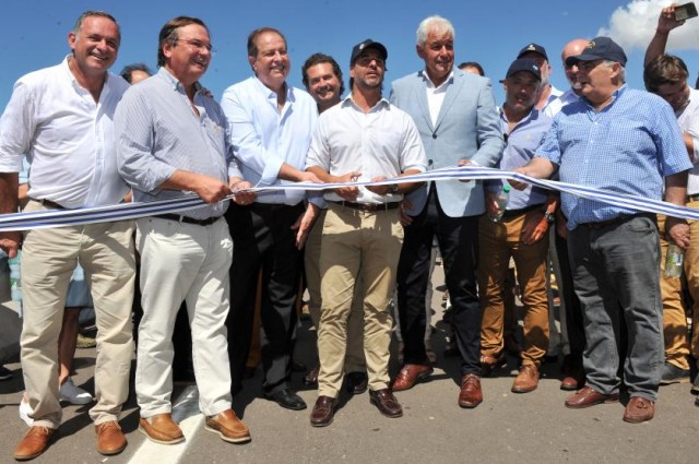 Inauguración de un puente sobre el río Negro, ubicado en el bypass que une Centenario y Paso de los Toros