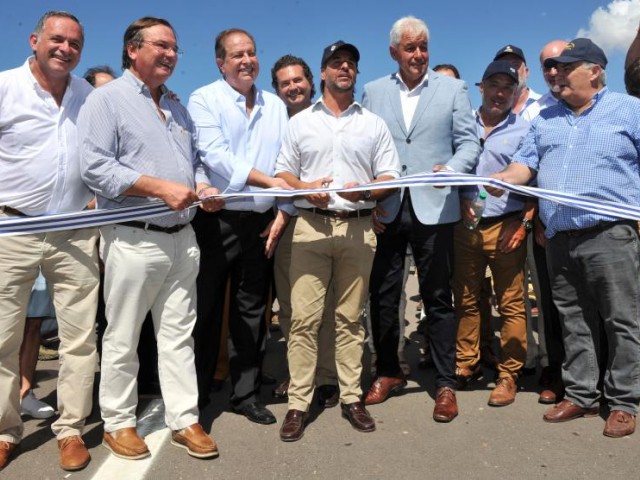 Inauguración de un puente sobre el río Negro, ubicado en el bypass que une Centenario y Paso de los Toros