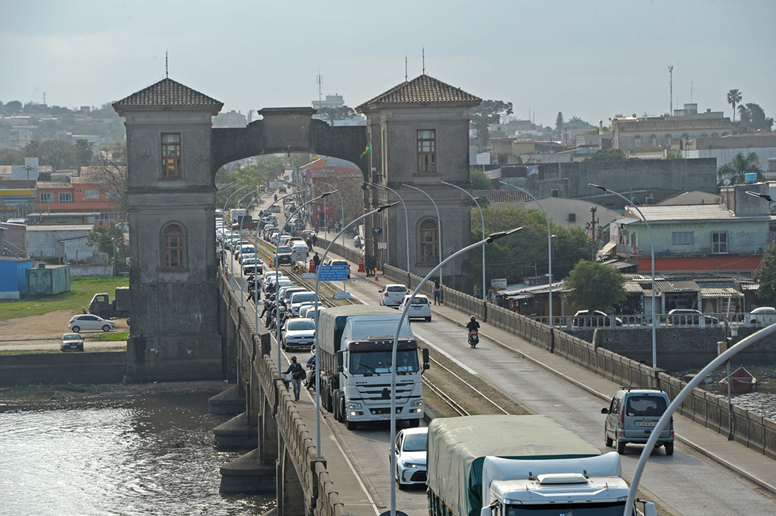 Ministro de Transporte y Obras Públicas, Luis Alberto Heber, visitó obras en Cerro Largo y puente internacional Barón de Mauá