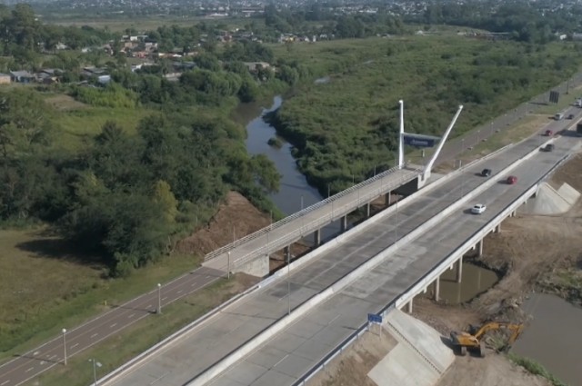 Puente renovado sobre el arroyo Cuñapirú, en Rivera