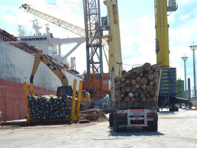 Un nuevo buque categoría capesize en el puerto de Montevideo