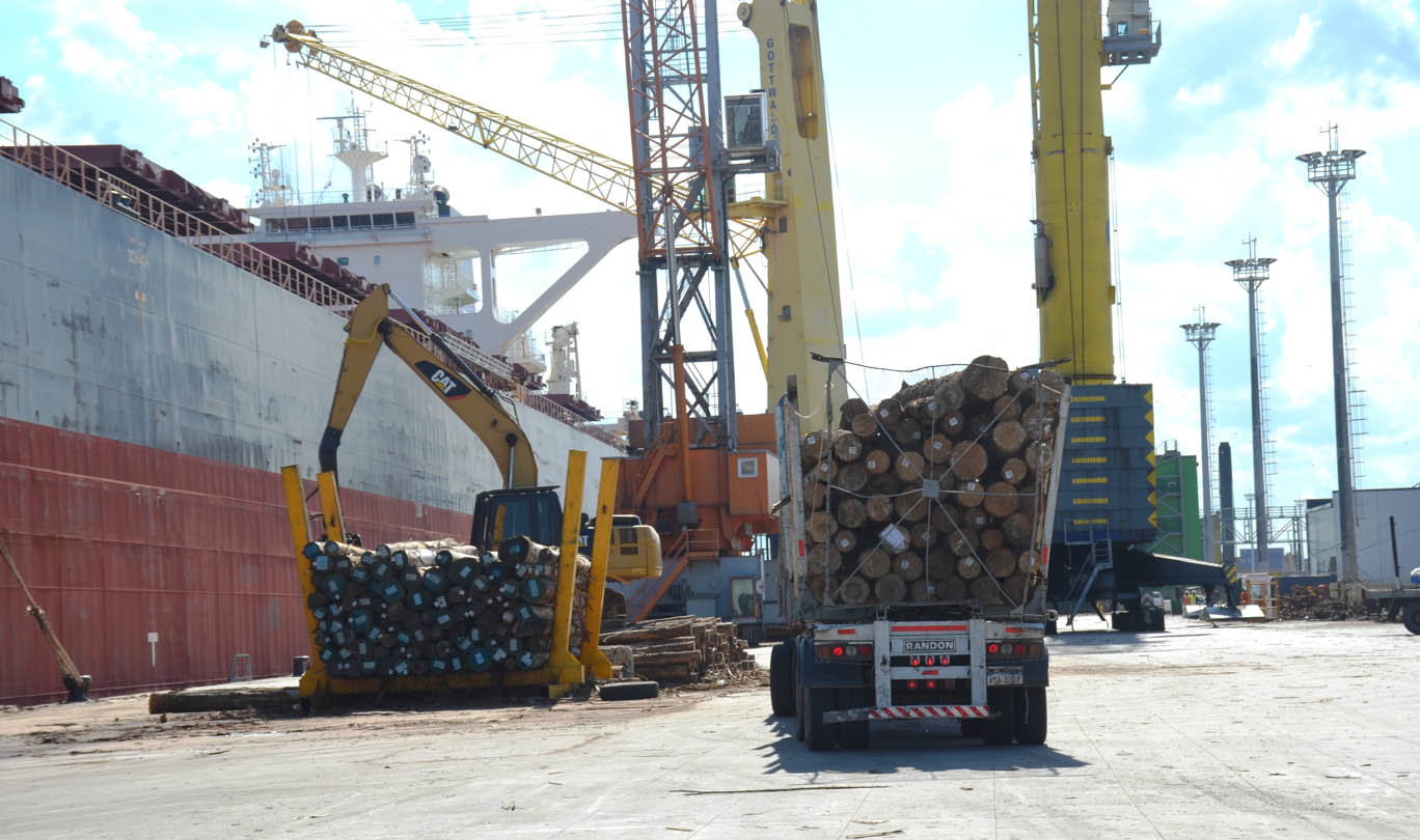 Un nuevo buque categoría capesize en el puerto de Montevideo