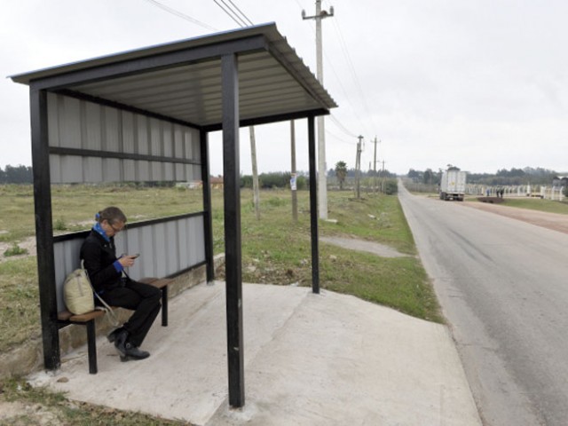 Se instalarán y repararán refugios peatonales en paradas de ómnibus de Montevideo