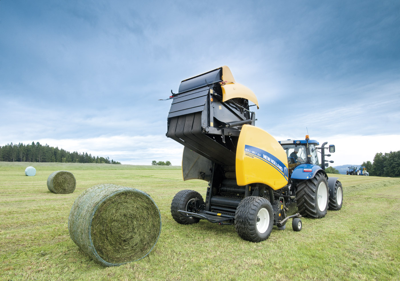 New Holland introduce la nueva función de densidad variable y ajustable  durante la formación de la paca en todas las rotoempacadoras Roll-Belt™