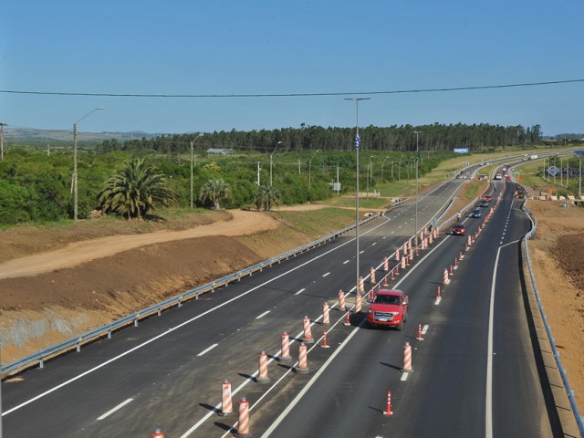 Lacalle Pou inauguró obras viales y eléctricas en el departamento de Maldonado