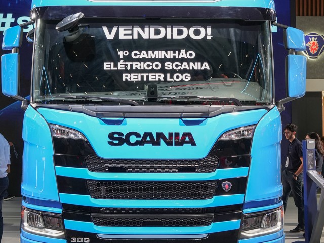 Scania consolida éxito en Fenatran 2024 con la venta del primer camión eléctrico