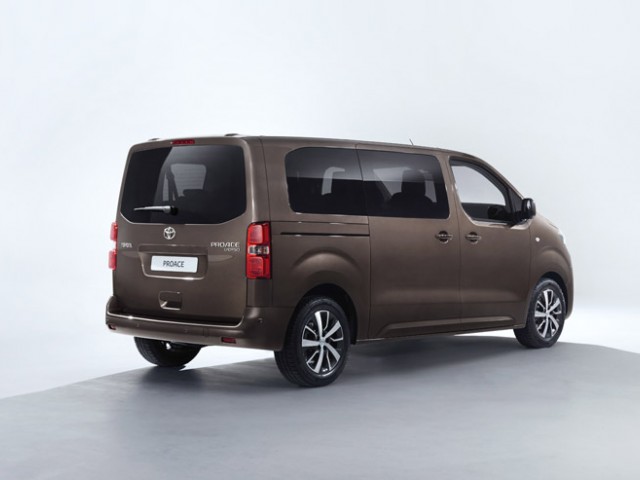 toyota_proace_verso_-_salcn_de_ginebra_2