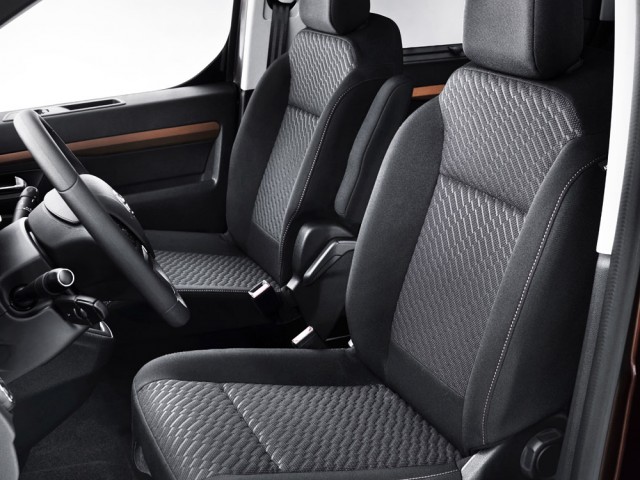 toyota_proace_verso_-_salcn_de_ginebra_8