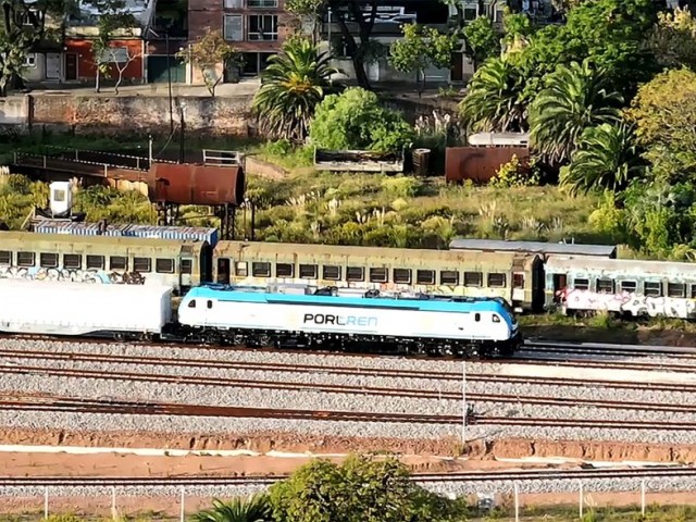 Ingreso del primer tren de UPM 2 al puerto de Montevideo