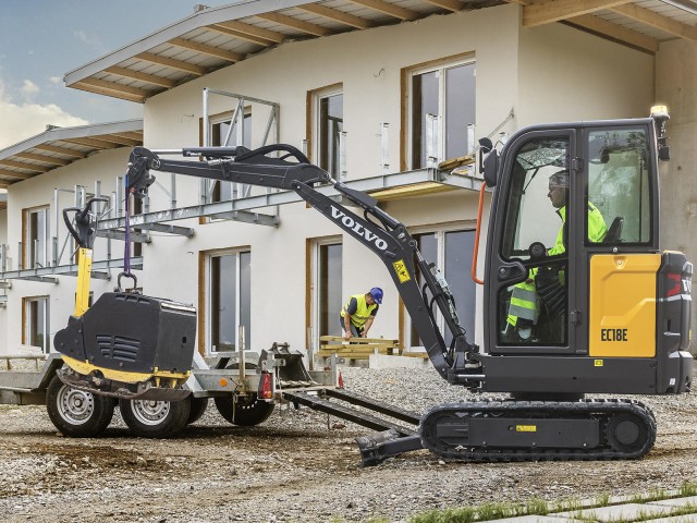 VOLVO CE lanza una nueva generación de miniexcavadoras