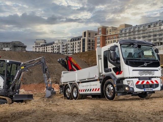 volvo-ce-and-volvo-trucks-customer-deliveries-of-all-electric-products