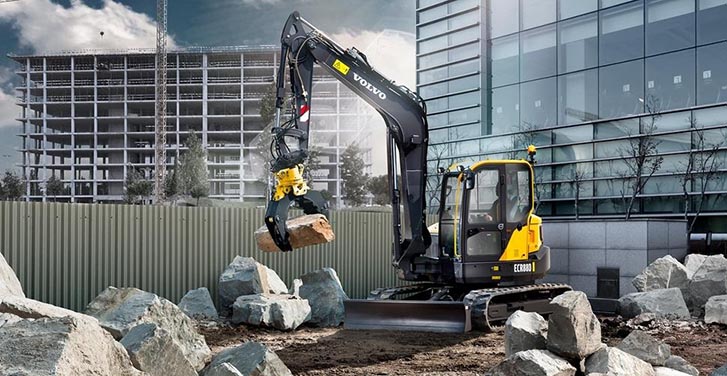 La excavadora compacta con radio de giro corto de Volvo brilla en las distancias cortas