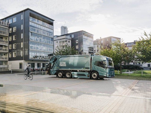 Volvo presenta su primer camión de gama pesada con bajo piso 100% eléctrico, optimizado para transportes urbanos más limpios y seguros