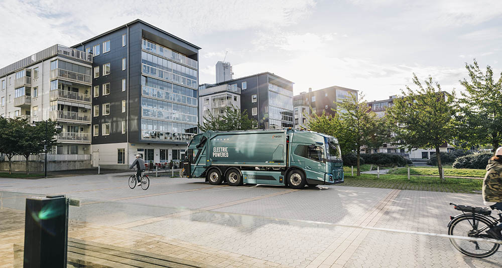 Volvo presenta su primer camión de gama pesada con bajo piso 100% eléctrico, optimizado para transportes urbanos más limpios y seguros