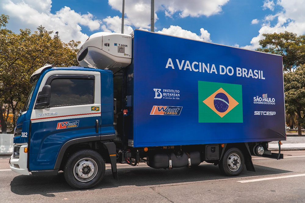 Camiones VW DELIVERY actúan en la distribución de vacunas contra covid-19 en Brasil